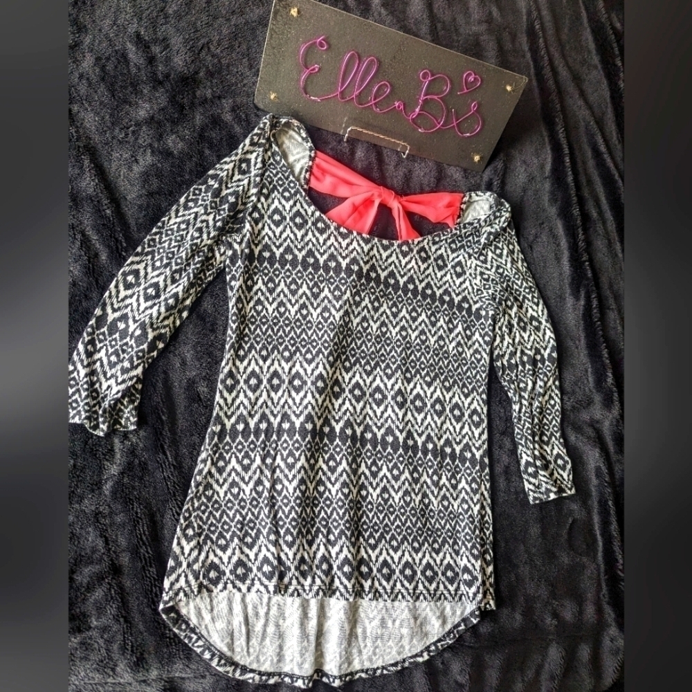 EUC Rue21 Black White Patten Top Bow Back M
